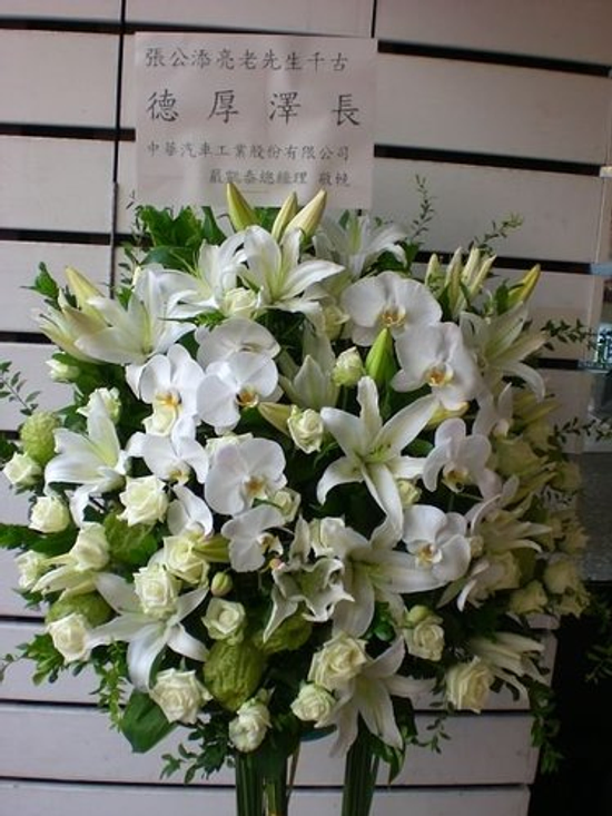 喪禮高架藝術花籃_台中花店_花獻幸福時尚花藝設計